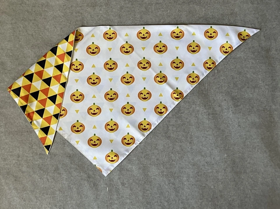 Lote de 5 pañuelos reversibles con corbata para perro en Halloween y patrones espeluznantes Foto 3 de 4