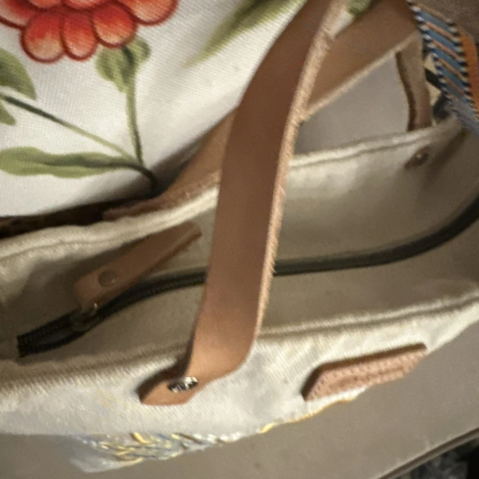 Brighton Sunny Daisy Embroidered Medium Messenger Bag 10x11 NWOT - Image 4 of 4