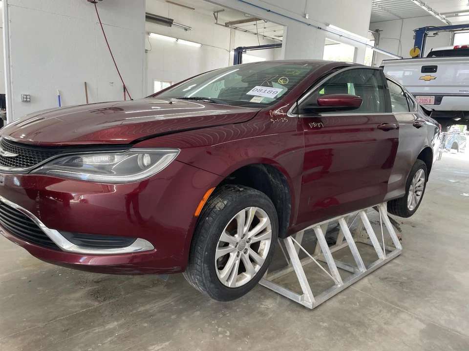 Used Right Headlight Assembly fits: 2015 Chrysler 200 Sdn xenon HID black bezel - Image 4 of 4