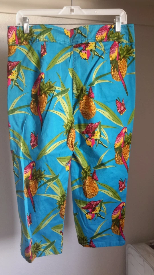 Calça capri elástica Billblass feminina tamanho 8 azul papagaio tropical abacaxi excelente estado usado - Imagem 3 de 4