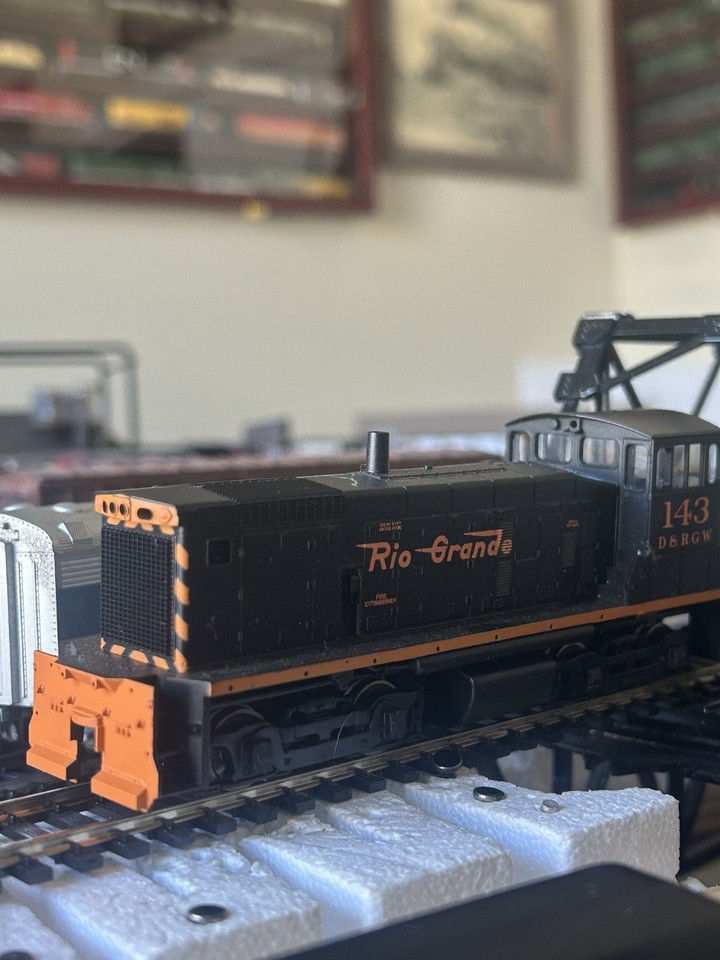 Athearn HO Scale Denver Rio Grande Western D&RGW #143 SW1000 Diesel ...