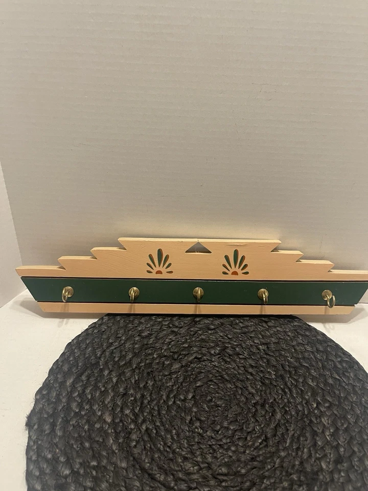 Porta llaves de pared pintadas de madera vintage Foto 2 de 4