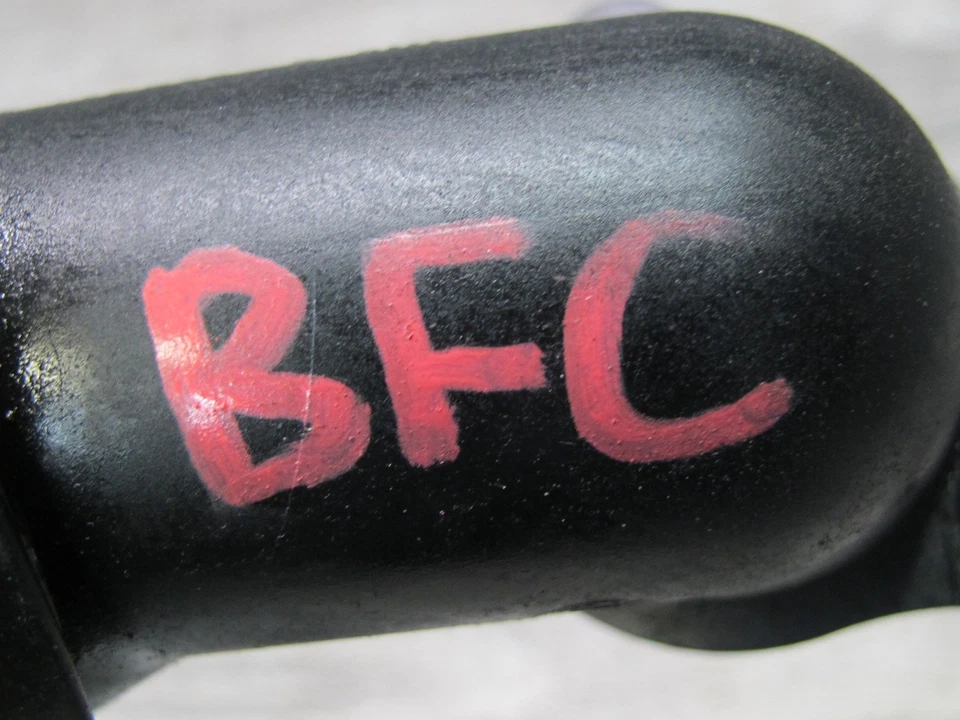 11-16 BMW F01 F02 F07 F12 F10 550i N63 MOTOR CUELLO DE LLENADO DE ACEITE CON TAPA 7507224 OEM Foto 2 de 4