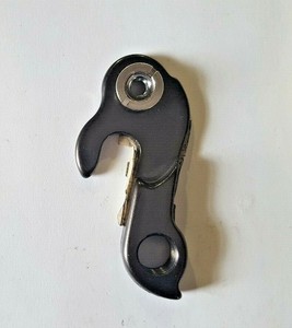derailleur hanger on bike