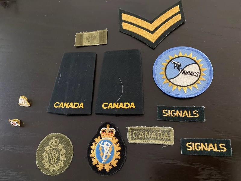 Canadian MILITARY PATCHES, BUTTONS & Pins Canada Lot Collection
