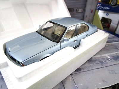 BMW 535i 5er Reihe E34 Limousine light blue 100024007 RAR Minichamps 1:18