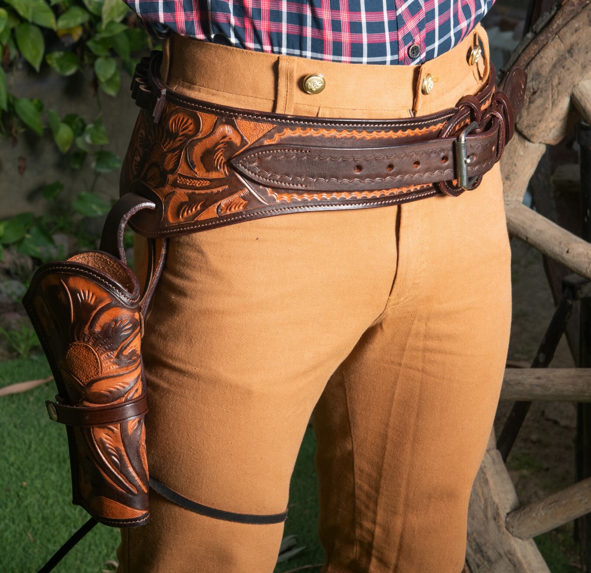 LEATHER WESTERN .22CAL RIGHT HAND TOOLED RIG GUN BELT DROP LOOP