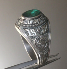 NIU 1973 N. ILLINOIS UNIVERSITY B.S. 10K GOLD GREEN SPINEL RING 7.6 gram SCRAP