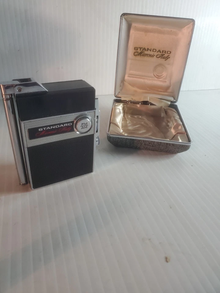 Radio transistor AM/FM SR-Q460F ESTÁNDAR en estado de funcionamiento Foto 2 de 4