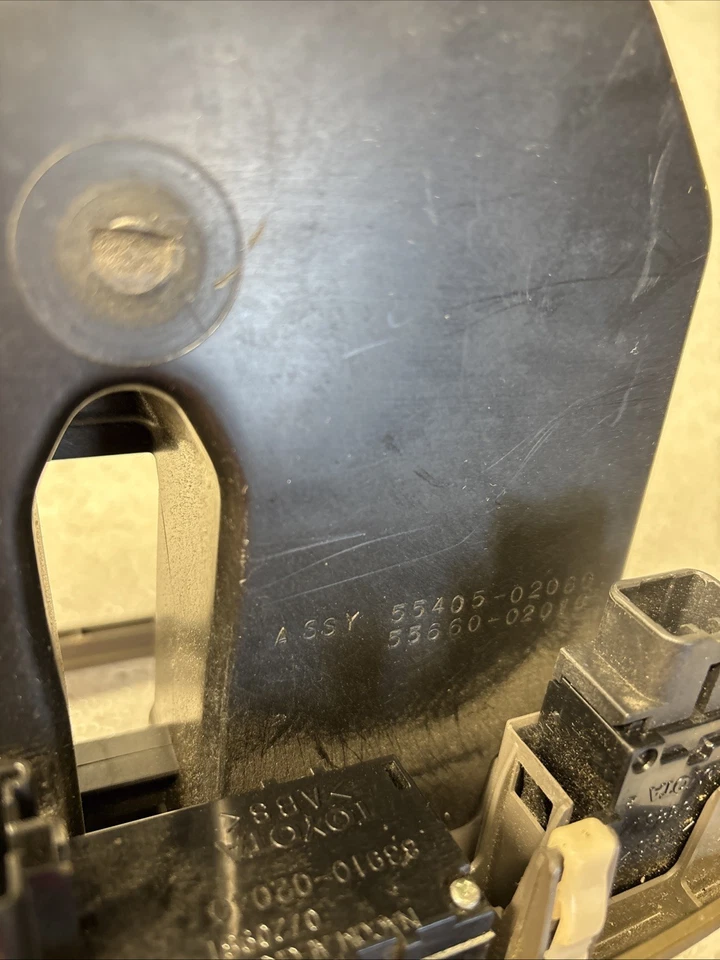 1998 1999 2000 2001 2002 TOYOTA COROLLA CENTER DASH AC HEATER VENTS 55405-02060 - Image 2 of 4