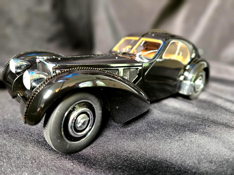AUTOart Bugatti Atlantic Negro Escala 1:18 Inv. #4334 Foto 3 de 4