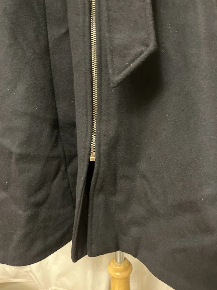 Nuevo abrigo largo negro de lana pesada Bebe nuevo con etiquetas, capucha recortada de piel sintética, cinturón, bolsillos, XS Foto 4 de 4