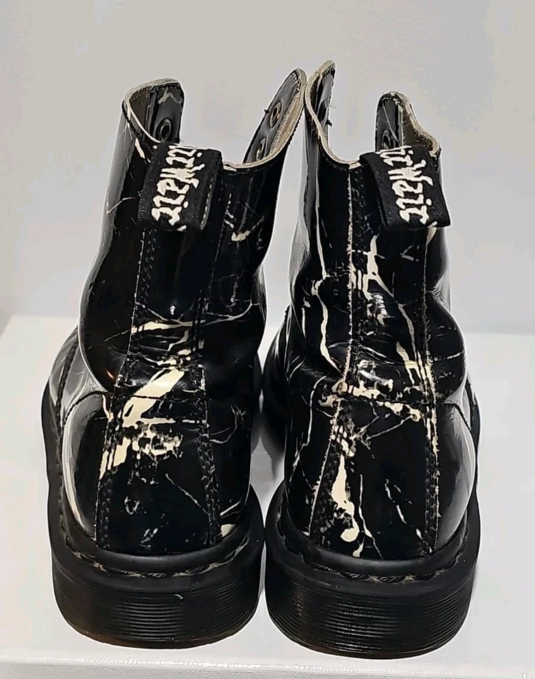 Bota Dr. Martens Pascal Mármol Grafito Negra Charol Para Mujer Talla EE. UU. 8 L UK 6 Foto 4 de 4