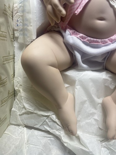 Muñeca bebé de porcelana Ashton Drake Galleries 1993 linda como botón 14" niña riendo - Imagen 5 de 15