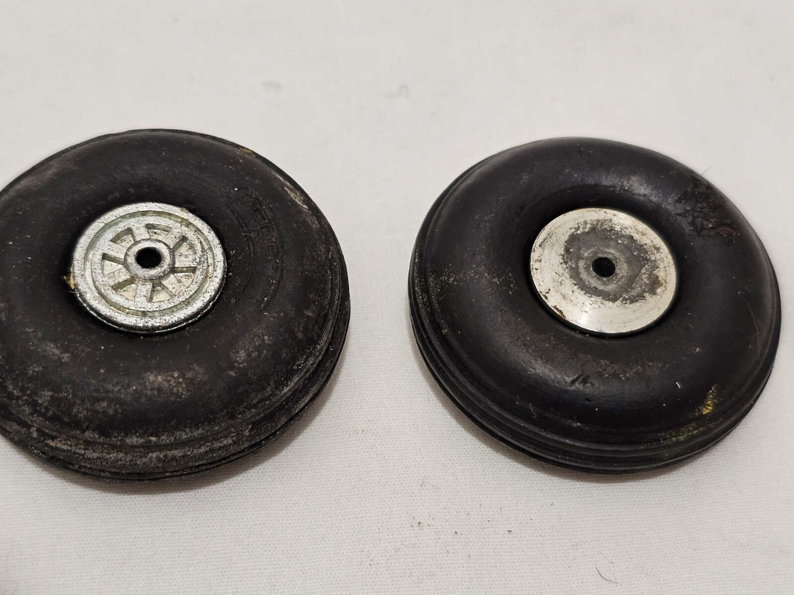 Lot of 13 DuBro, 2 Foam, Ballon RC Airplane Wheels/Tires/Landing Gear