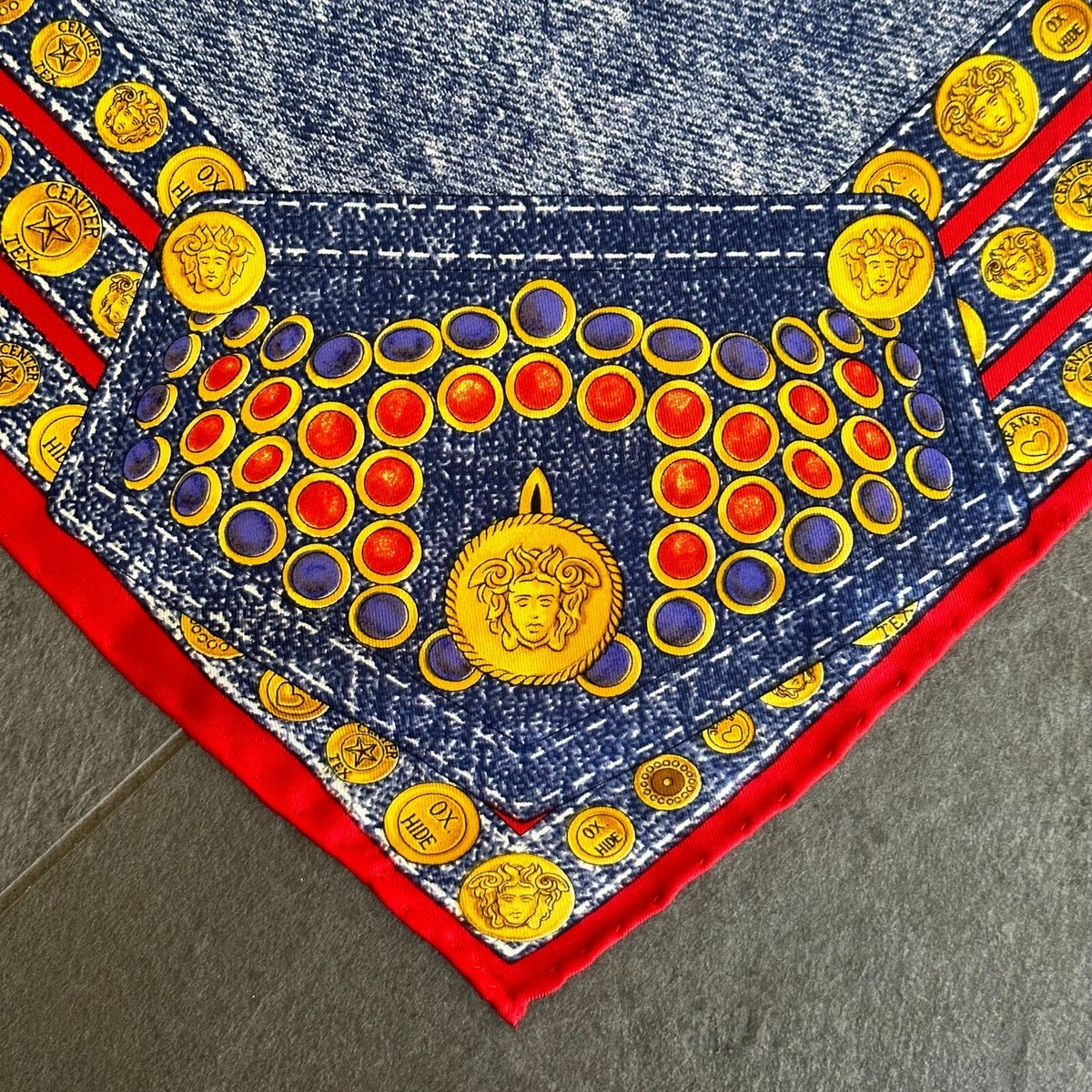 GIANNI VERSACE スカーフ GIANNI VERSACE silk neck scarf Baroque w/ Medusa pattern