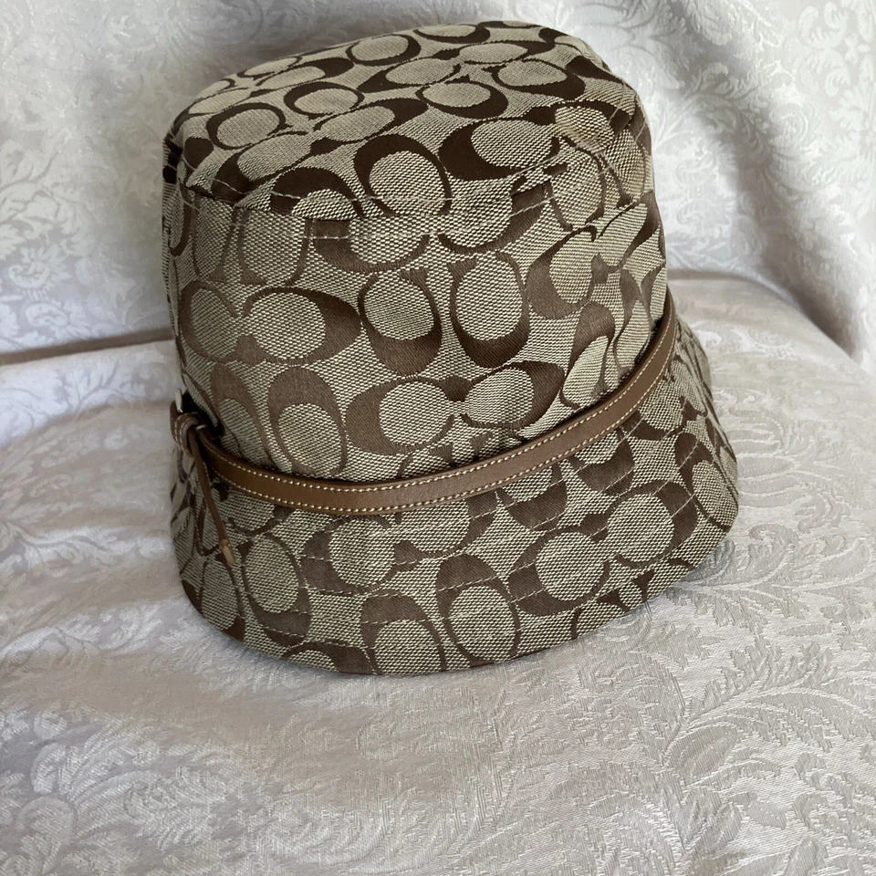 Sombrero cubo de lona con monograma Coach Signature color caqui verde claro talla P/S Foto 4 de 4