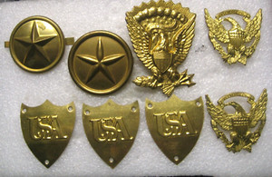 US Military some Badges and Cap badges lot of 8, ww1