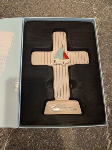 Keramik Streifenkreuz mit Segelboot Psalm 148:7 Meeresbewohner Vintage mit Box - Bild 1 von 6