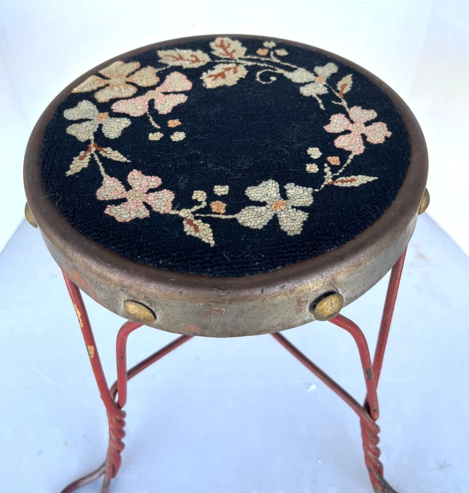 ANT. TABURETE DE HELADERÍA DE HIERRO ROJO TWIST RARO, ASIENTO DE AGUJA, ART NOUVEAU Foto 2 de 4