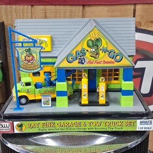 Auto World Rat Fink Garage & Tow Truck Set Highly Detailed 1:32 Scale