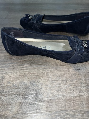 Mocasines planos de gamuza azul marino Anne Klein iflex acento borla para mujer talla 7M - Imagen 2 de 5