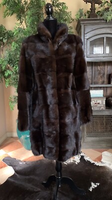 Luxurious Genuine Mink Fur Coat Made In Canada US 0-2