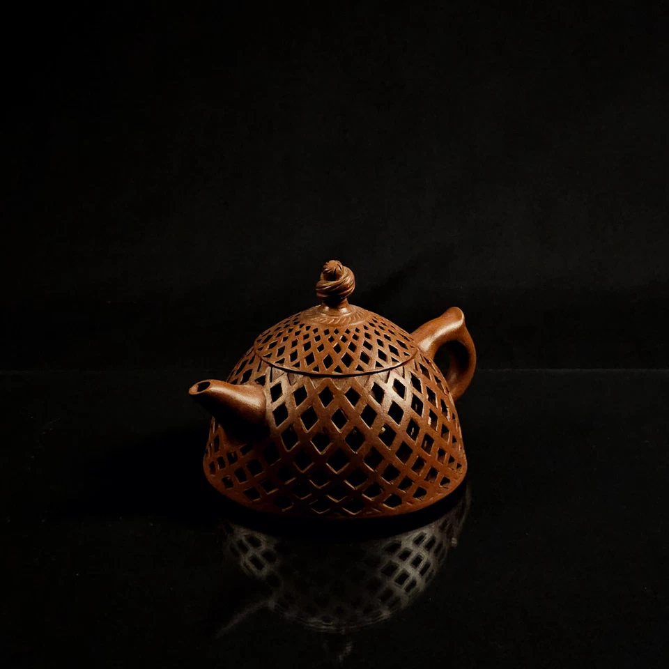 Tetera de arcilla Yixing Zisha, hecha a mano, patrón de celosía, excelente estado Foto 4 de 4