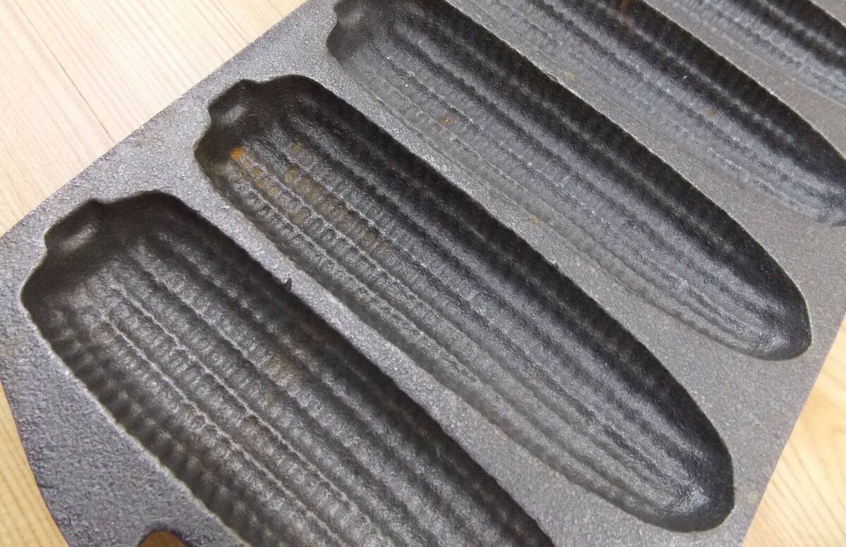 Vintage Lodge 1960's Cast-iron 7 Corn COB Cornbread Mold Pan Vintage Lodge 1960's Cast-iron 7 Corn COB Cornbread Mold Pan