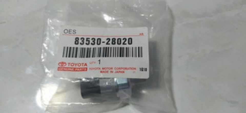 Conjunto de interruptores originales Toyota, presión de aceite (para motor) IQ NGJ10 83530-28020 Foto 3 de 4