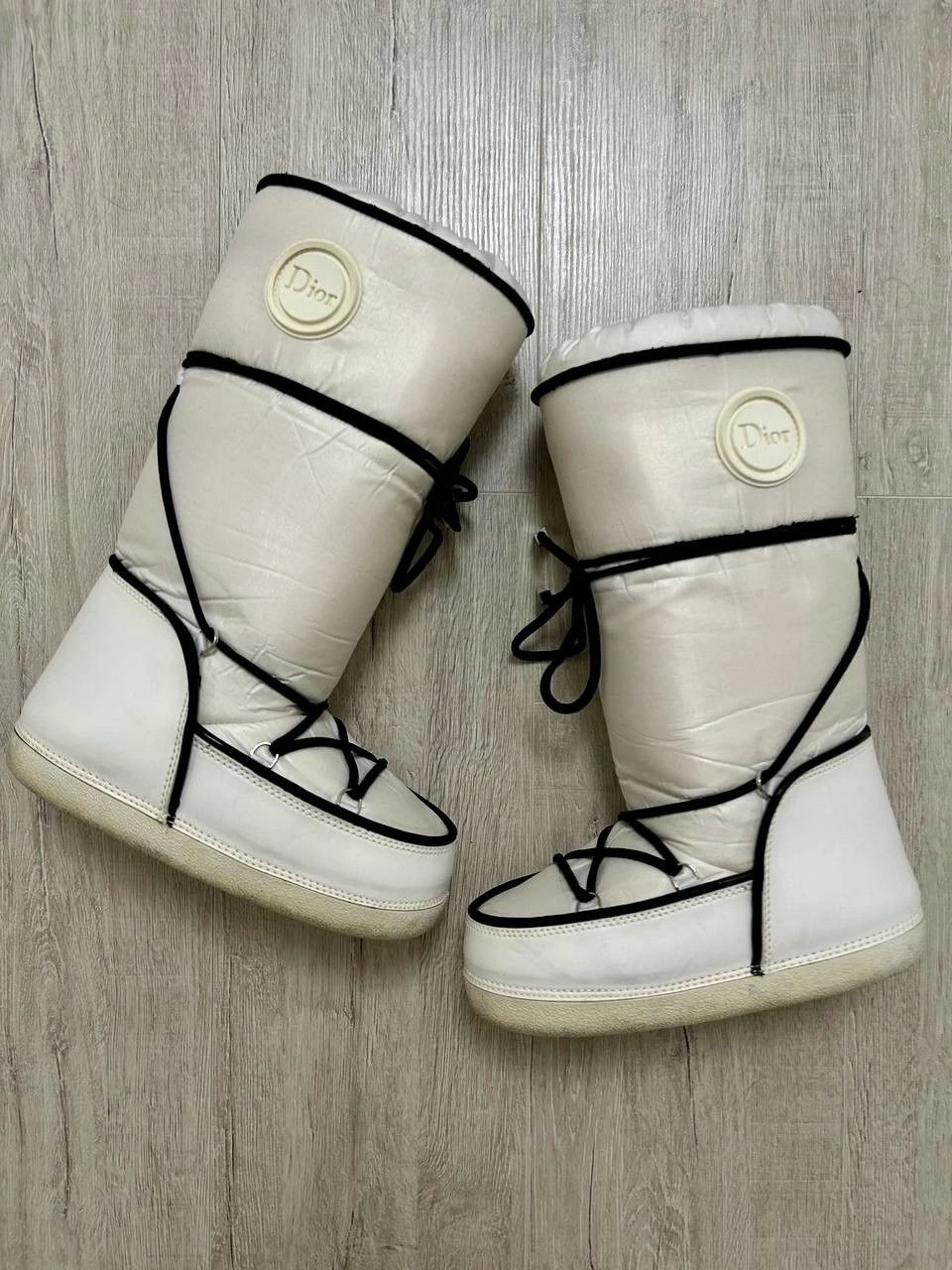 Bottes de ski Y2K Dior by John Galliano blanc noir lune neige