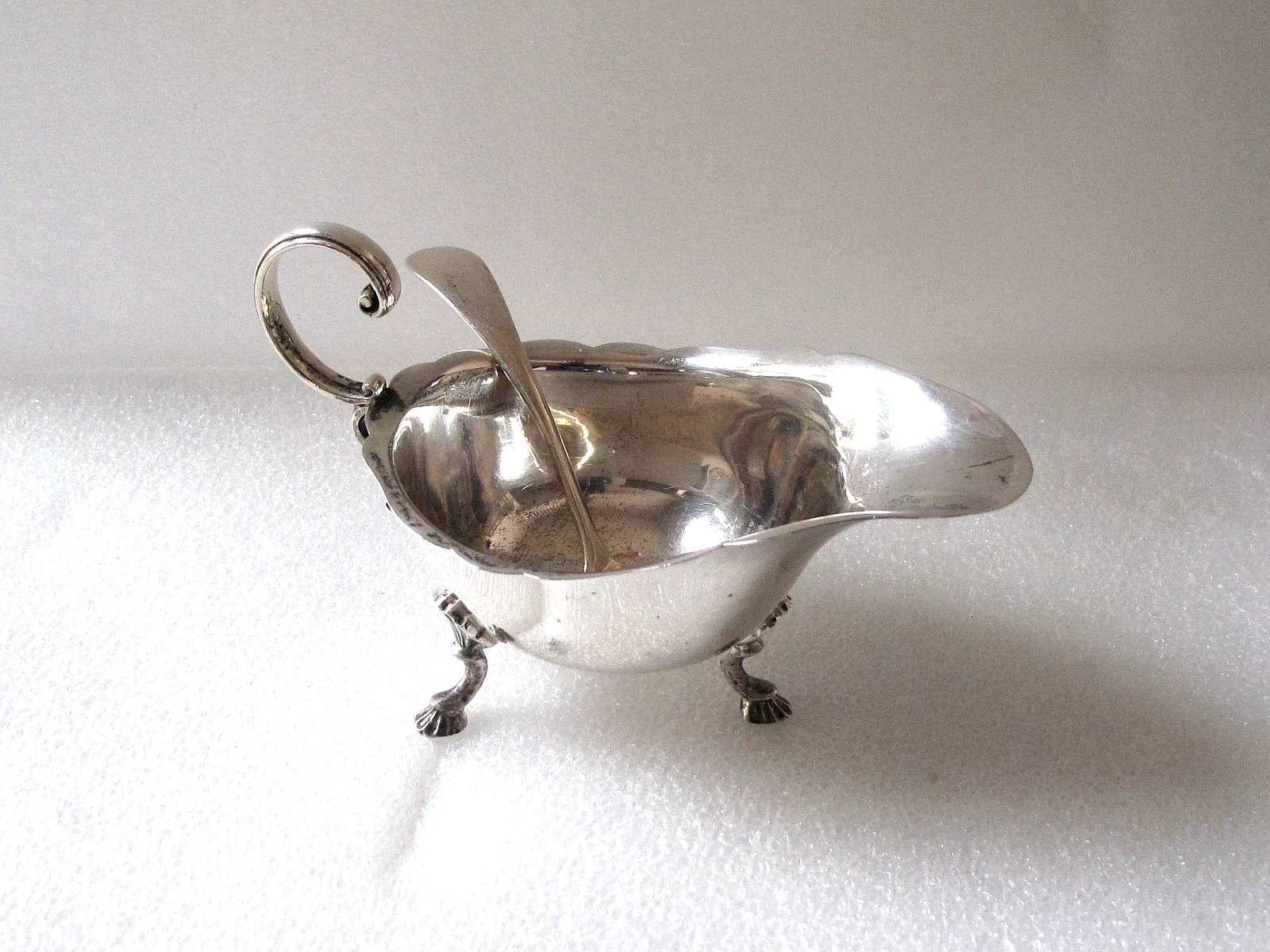 BIRKS Antique Sterling Silver Sauce / Gravy Boat & Ladle
Opens in a new window or tab