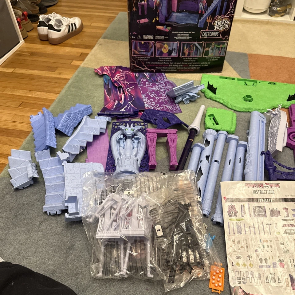 Monster High Freaky Fusion 地下墓穴城堡玩具套装带盒 * 不完整/已阅读 — 第 2/4 张图片