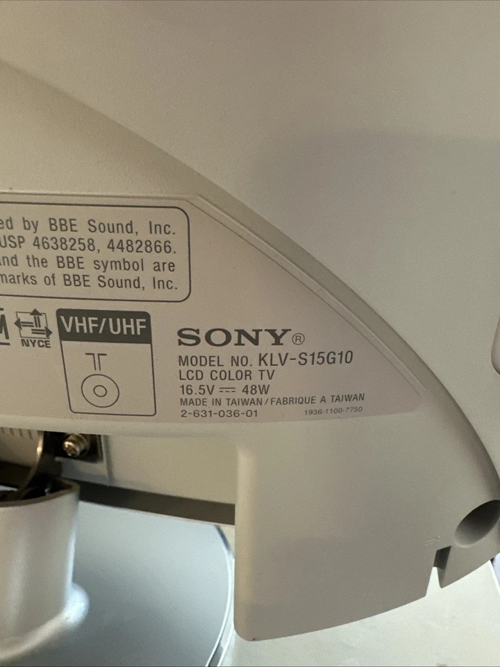 Sony LCD WEGA KLV-S15G10 15" 480i EDTV LCD Television - Retro Gaming - Image 4 of 4
