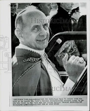 1965 Press Photo Pope Paul VI smiles from his auto at NY Kennedy Airport