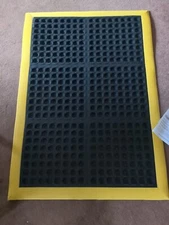 NOTRAX # 34L279 Antifatigue Mat: 28" x 40", 3/4" Thick, Raised Diamond Studs