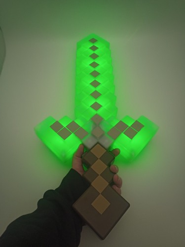 Mattel Minecraft Makes Sounds & Light Up Sword 2017 - Picture 10 of 23
