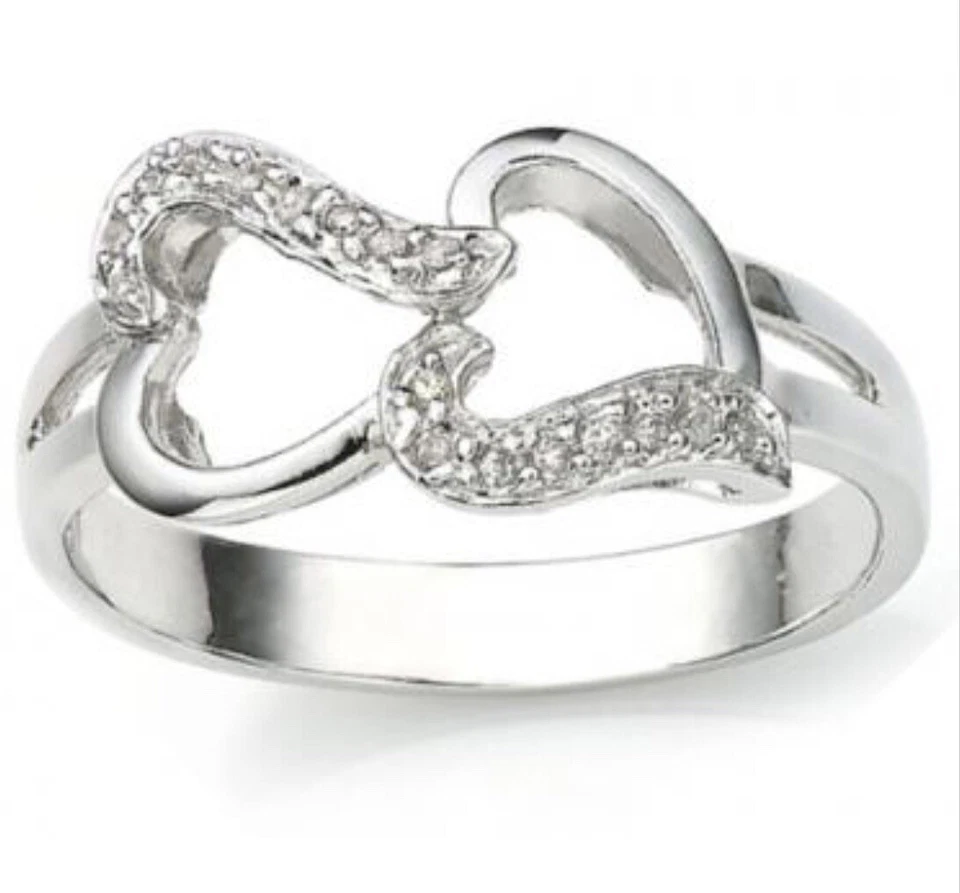 GORGEOUS WOMENS 14K WHITE GOLD FINISH DIAMOND SIZE 7 LINKED HEART RING - Image 2 of 4