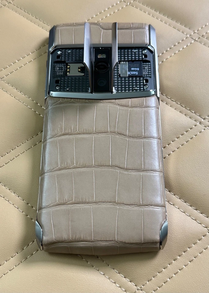 VERTU Signature Touch 5.2" Exotic Almond Alligator leather Global GSM Phone - Image 3 of 4