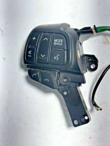 2014-2016 TOYOTA HIGHLANDER STEERING ADUIO &CRUISE CONTROL OEM (2015 HIGHLANDER) - Picture 4 of 5