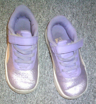 Kinder Sneaker PUMA in lila Glitzer mit elastischen Bändern und Klettriemen 25