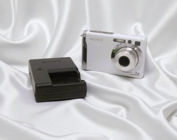 N Mint] Sony Cyber-shot DSC-W80 White Digital Camera 7.2MP w