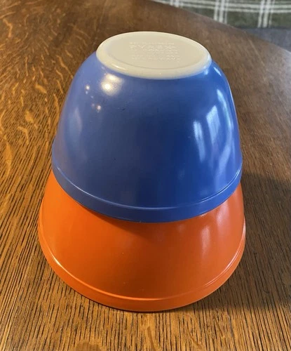 Vintage PYREX Glass Color Set of 2 Nesting Mixing Bowls ORANGE & BLUE