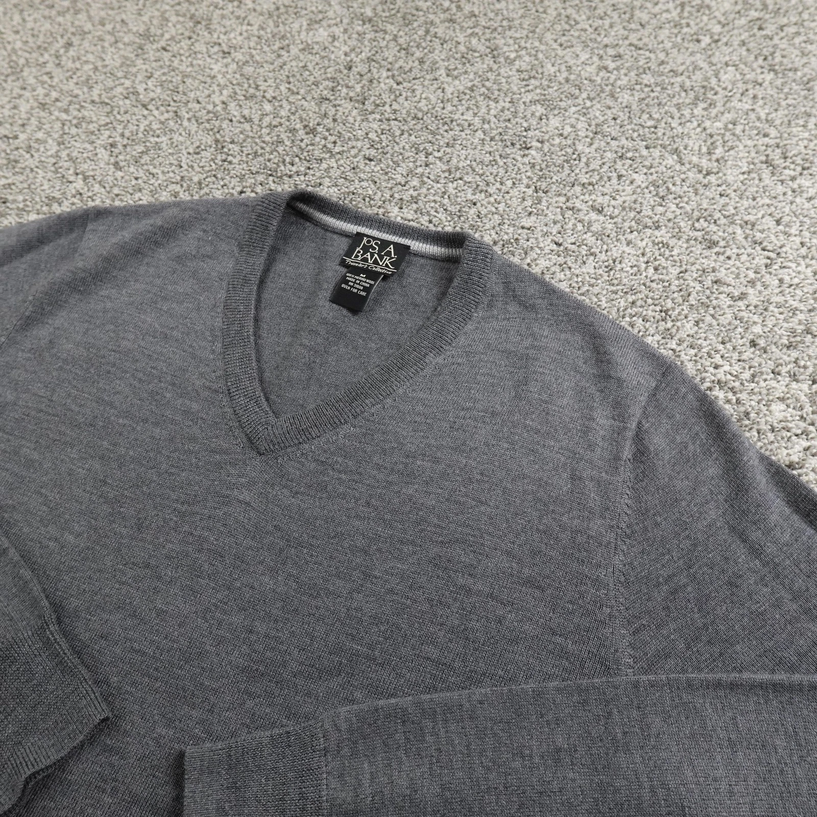 Jos A Bank Sweater Mens M Gray Merino Wool V Neck Knit Grandpa Pullover Soft Top