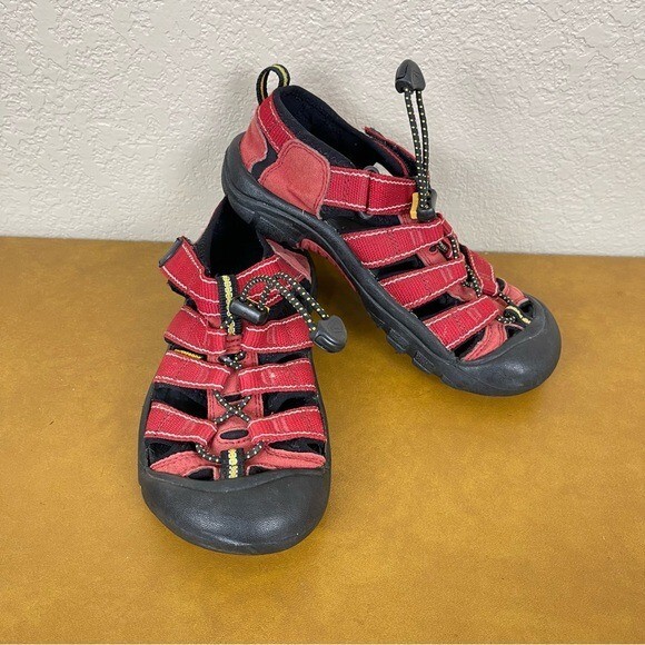 Scarpa da bambino impermeabile Keen Newport H2 (rosso nastro gargoyle) taglia 2