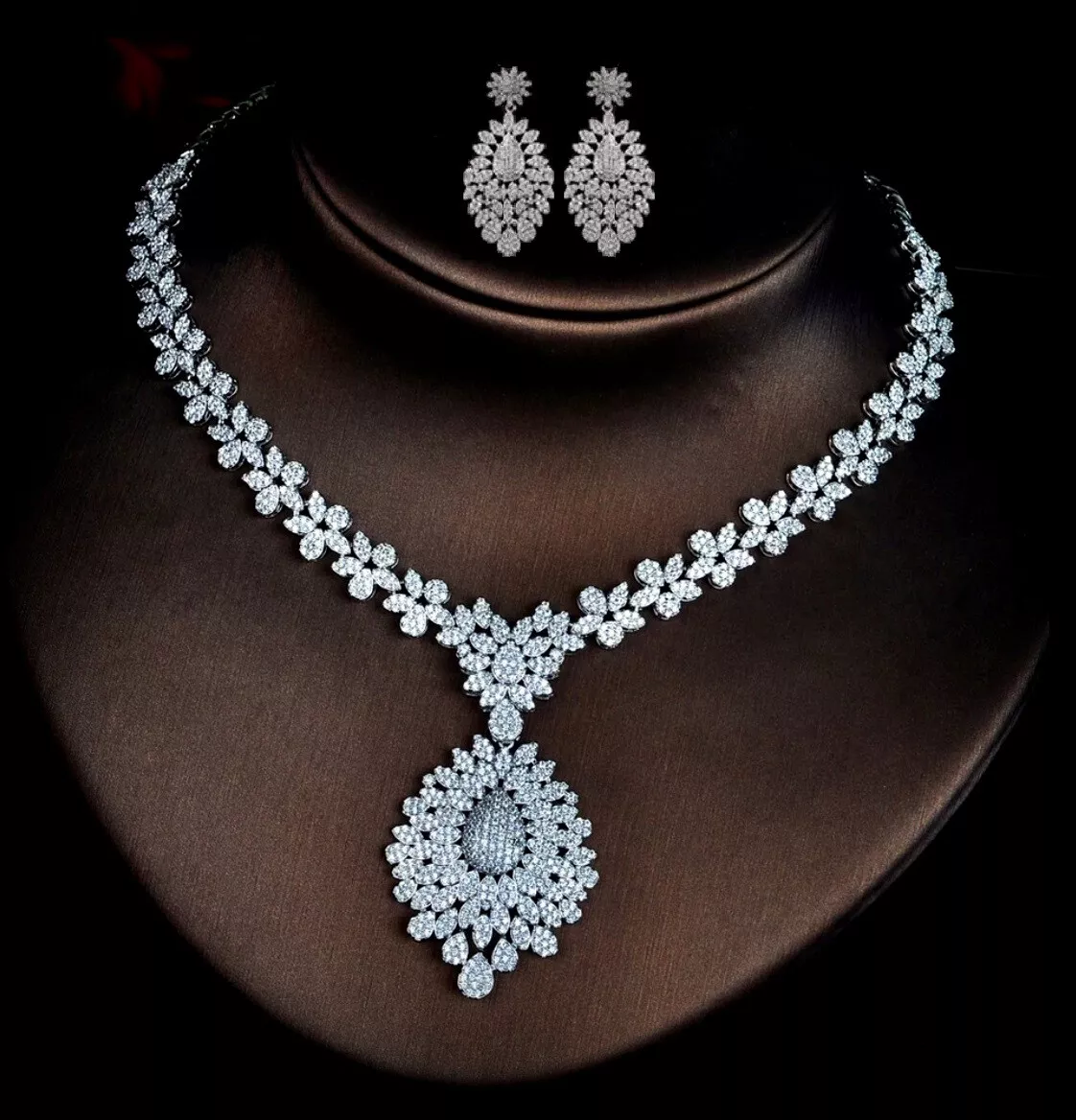 Platinum diamond necklace on sale set