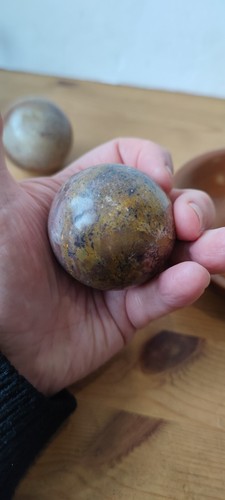 Set of 4 Agate Crystal Spheres in a Wooden Dish - Decor/Prop - Imagen 14 de 17