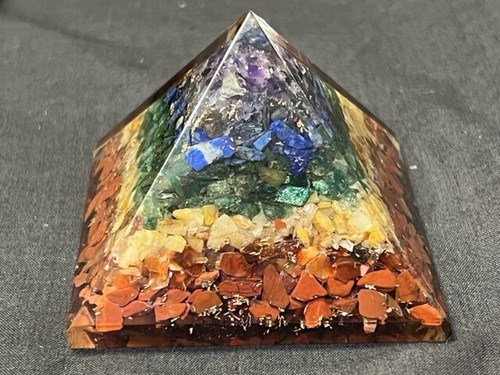 PIRÁMIDE DE ORGONITA CHAKRA DE ALTA ENERGÍA/PODEROSA CURACIÓN DE 2 3/4 - Imagen 7 de 12