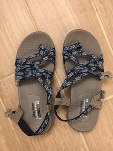 skechers sandals size 6