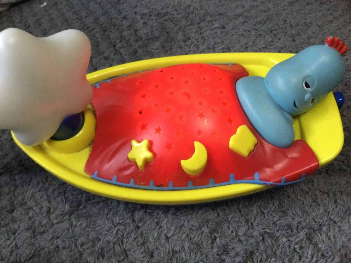 Iggle piggle boat bath top toy